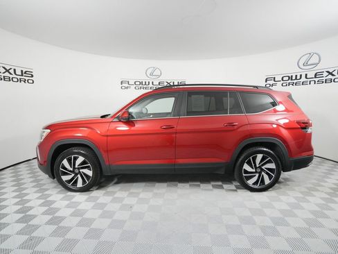 Used 2024 Volkswagen Atlas SE image 3