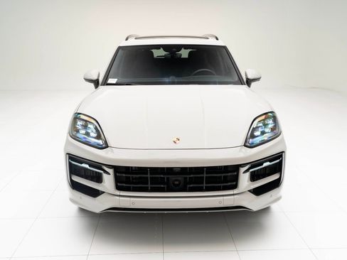 Used 2025 Porsche Cayenne S image 6