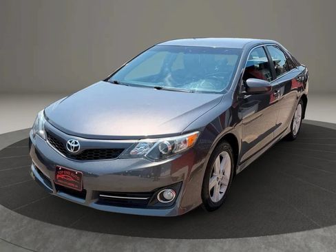Used 2012 Toyota Camry SE FWD image 1