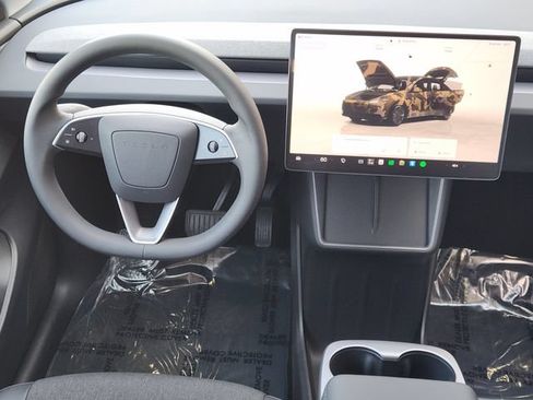 Used 2026 Tesla Model Y 2WD image 35