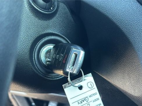 Used 2019 Kia Sorento LX image 11