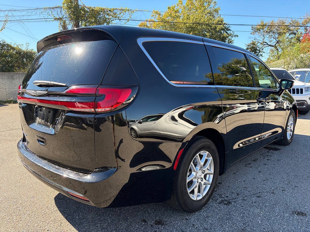 Used 2026 Chrysler Pacifica Select FWD image 5