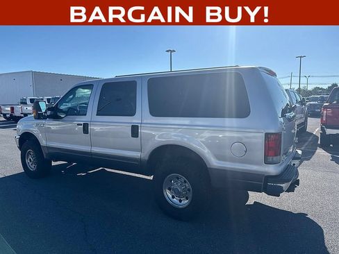 Used 2004 Ford Excursion XLT AWD/4WD image 3