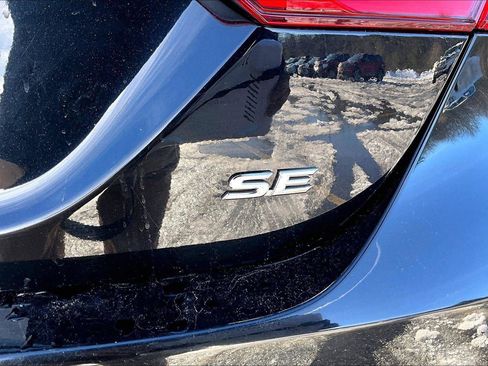 Used 2023 Toyota Camry SE image 8