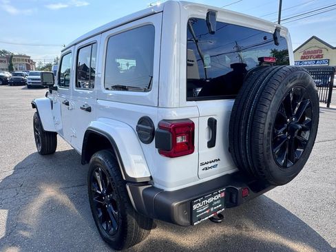 Used 2025 Jeep Wrangler Unlimited Sahara w/ Safety Group AWD/4WD image 5