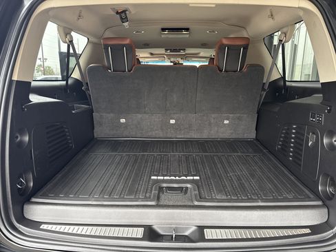 Used 2019 Cadillac Escalade ESV Premium Luxury image 13