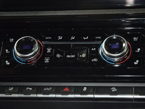 Used 2024 GMC Sierra 2500 AT4 w/ AT4 Premium Plus Package image 31