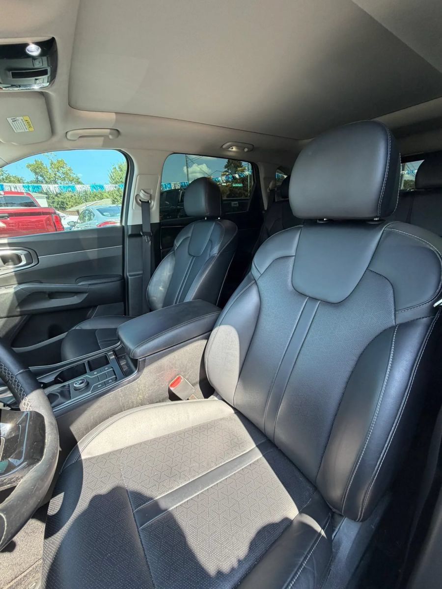 Used 2021 Kia Sorento S w/ Panoramic Sunroof Package FWD image 12
