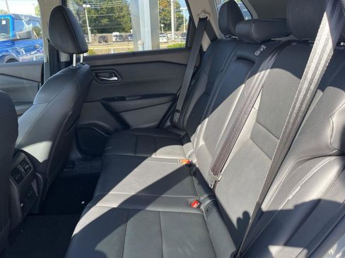 Used 2023 Nissan Rogue SL w/ SL Premium Package image 12