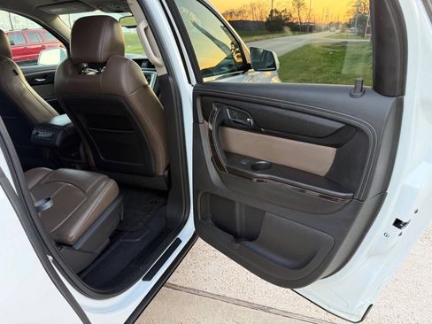 Used 2016 GMC Acadia SLT FWD image 25