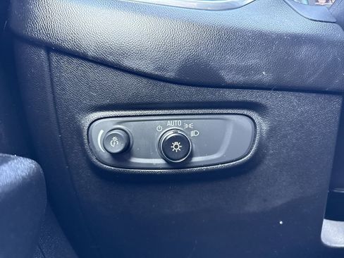 Used 2018 Chevrolet Equinox LT image 24