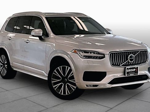 Used 2022 Volvo XC90 T5 Momentum w/ Climate Package FWD image 2
