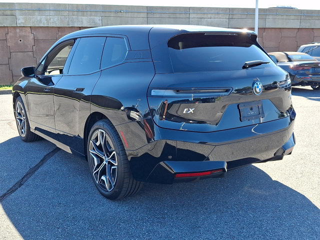 Certified 2024 BMW iX xDrive50 w/ Sport Package AWD/4WD image 4