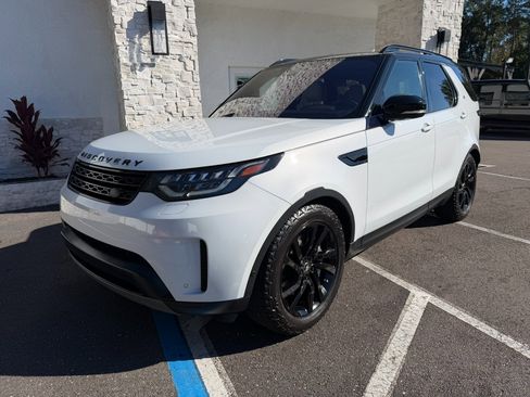Used 2019 Land Rover Discovery SE image 3