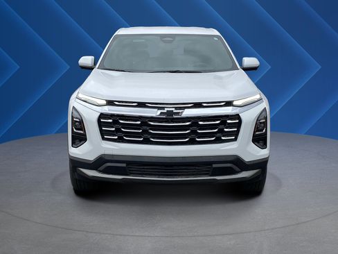 Used 2026 Chevrolet Equinox LT w/ Convenience Package II FWD image 8