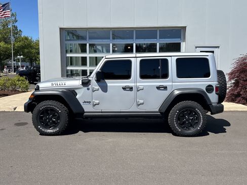 Used 2023 Jeep Wrangler Unlimited AWD/4WD image 2