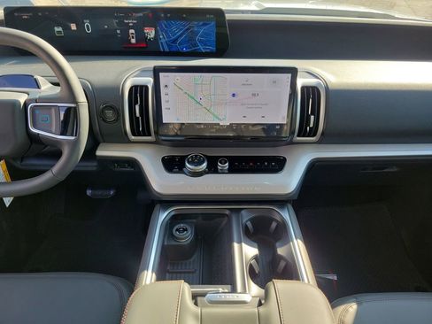 New 2025 Ford Expedition Active image 22