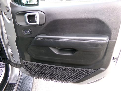 Used 2020 Jeep Wrangler Unlimited Sahara image 24