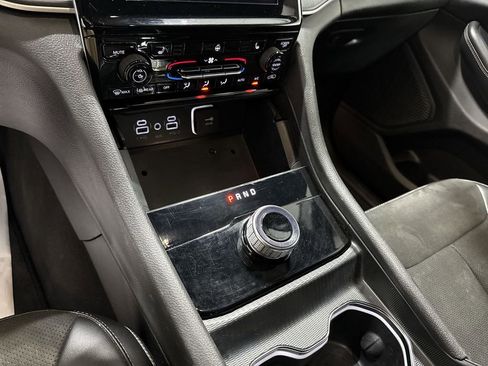 Used 2024 Jeep Grand Cherokee Altitude image 16