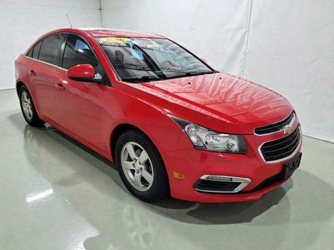 Used 2016 Chevrolet Cruze LT image 2