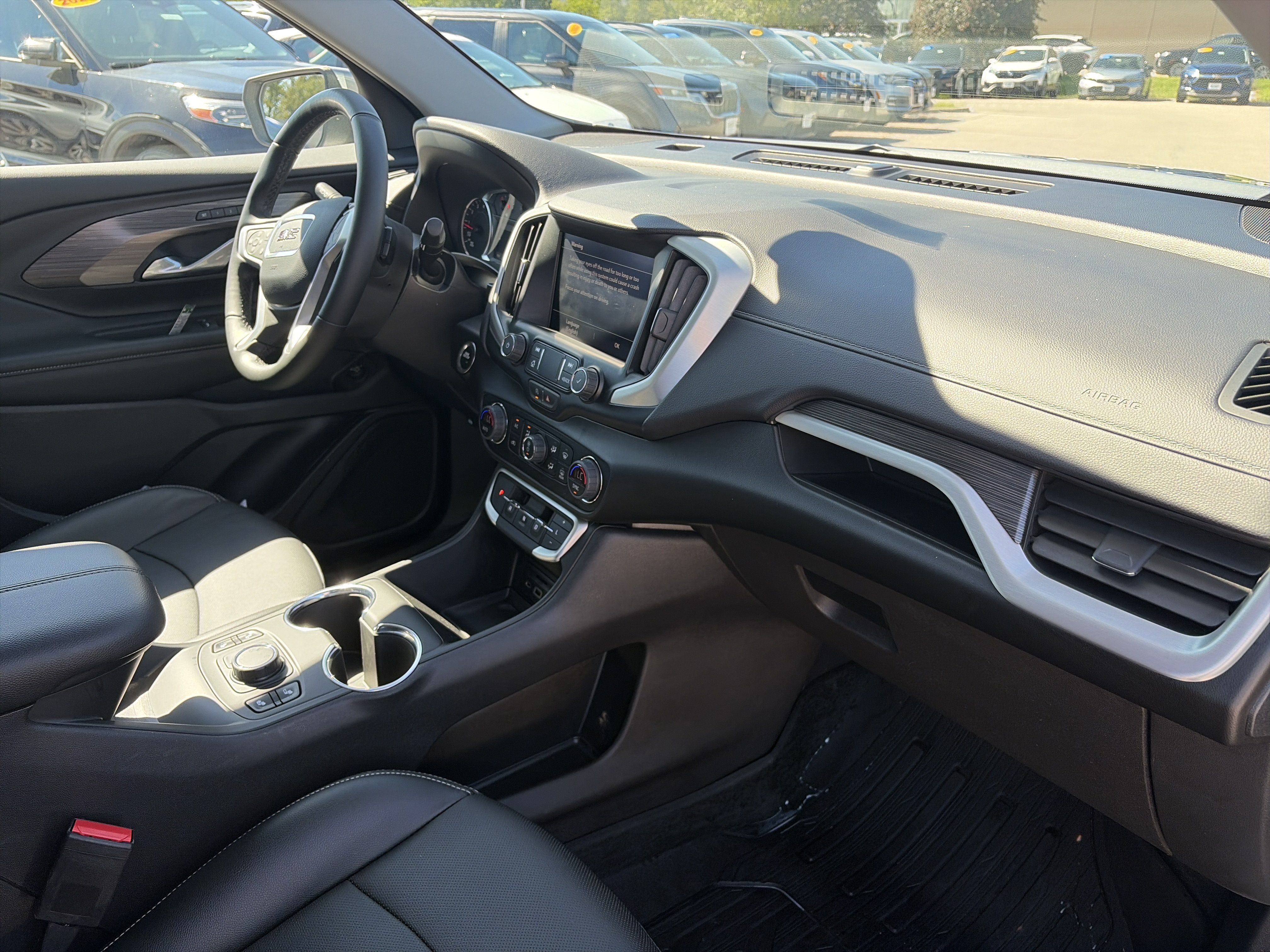 Used 2024 GMC Terrain SLT AWD/4WD image 3
