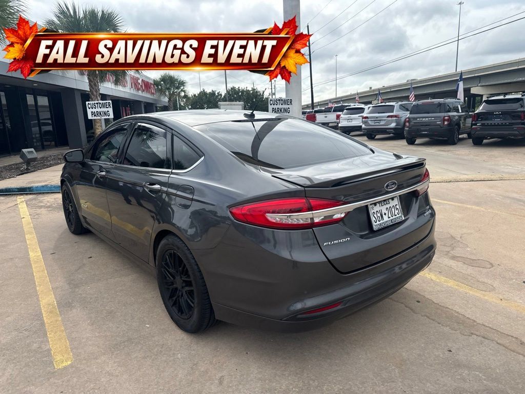 Used 2018 Ford Fusion SE FWD image 3