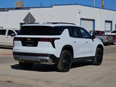 New 2026 Chevrolet Traverse LT image 4