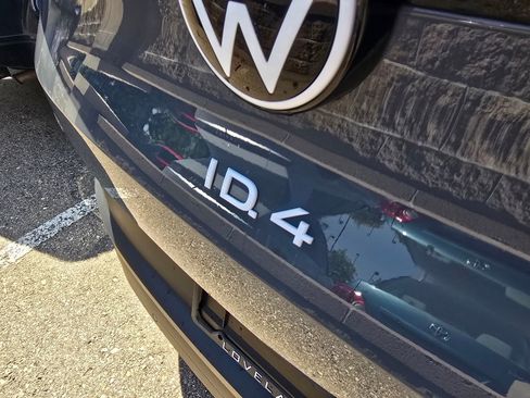 Used 2023 Volkswagen ID.4 Pro RWD image 9