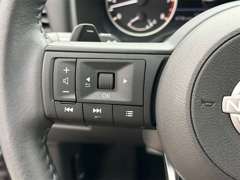 Used 2024 Nissan Rogue SV w/ SV Premium Package image 23