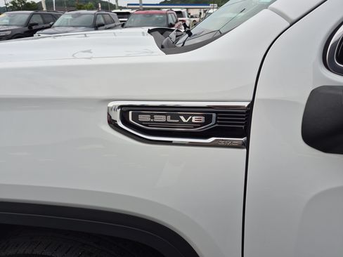 Used 2023 GMC Sierra 1500 SLT w/ SLT Convenience Package AWD/4WD image 10