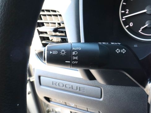 Used 2024 Nissan Rogue S FWD image 16