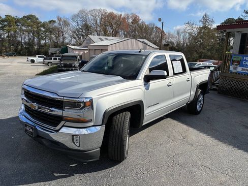 Used 2018 Chevrolet Silverado 1500 LT w/ All Star Edition image 3