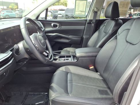 Used 2025 Kia Sorento S image 9