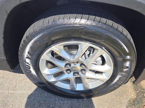 Used 2021 Chevrolet Traverse LT FWD image 17