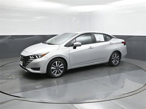 Certified 2023 Nissan Versa SV image 1