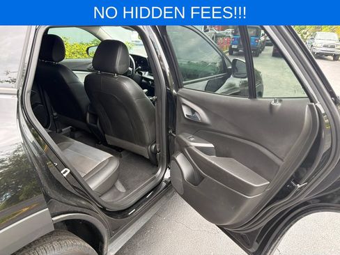 Used 2025 Chevrolet Trax LT w/ Sunroof Package FWD image 28
