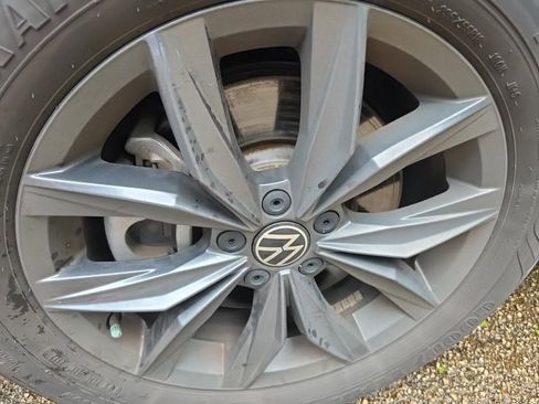 Used 2022 Volkswagen Tiguan SE image 18