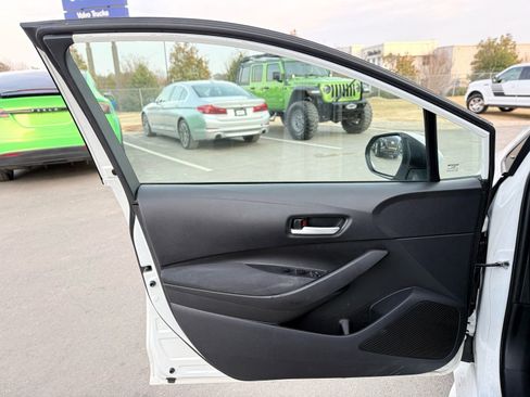 Used 2021 Toyota Corolla LE image 13