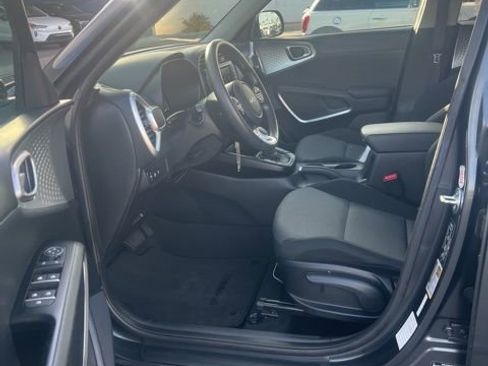 Used 2023 Kia Soul LX w/ Option Group 015 image 16
