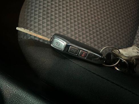 Used 2025 Kia Soul LX w/ LX Technology Package image 21