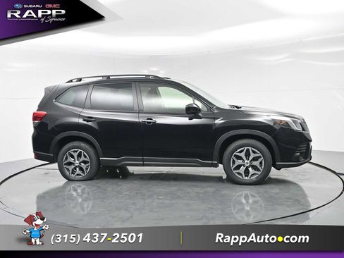 Used 2023 Subaru Forester Premium AWD/4WD image 3