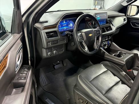 Used 2023 Chevrolet Suburban Premier image 10