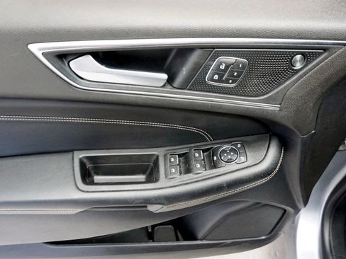 Used 2022 Ford Edge Titanium AWD/4WD image 11
