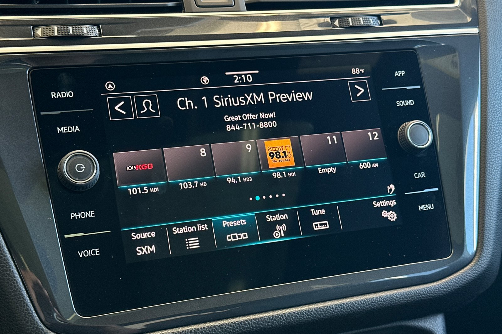 Used 2023 Volkswagen Tiguan SE R-Line FWD image 19