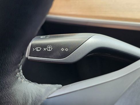 Used 2021 Tesla Model Y Long Range AWD/4WD image 40