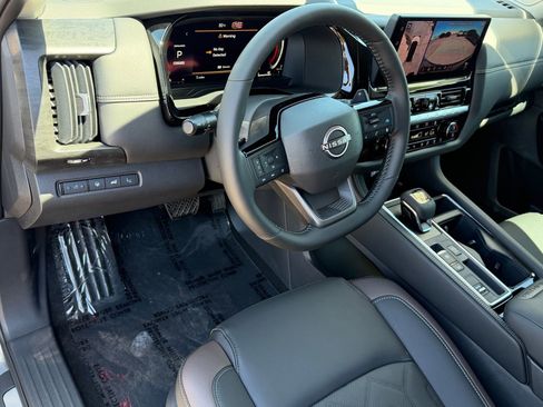 New 2026 Nissan Pathfinder Platinum FWD image 17