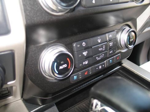 Used 2020 Ford F150 Lariat w/ Equipment Group 502A Luxury AWD/4WD image 35