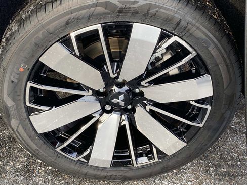 New 2026 Mitsubishi Outlander SE image 7