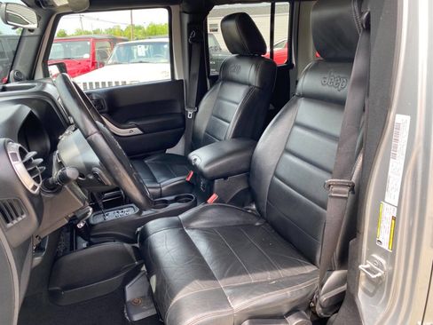 Used 2012 Jeep Wrangler Unlimited Sahara w/ Dual Top Group AWD/4WD image 17