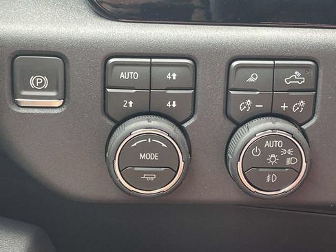 New 2026 Chevrolet Silverado 1500 RST w/ Dark Appearance Package AWD/4WD image 31